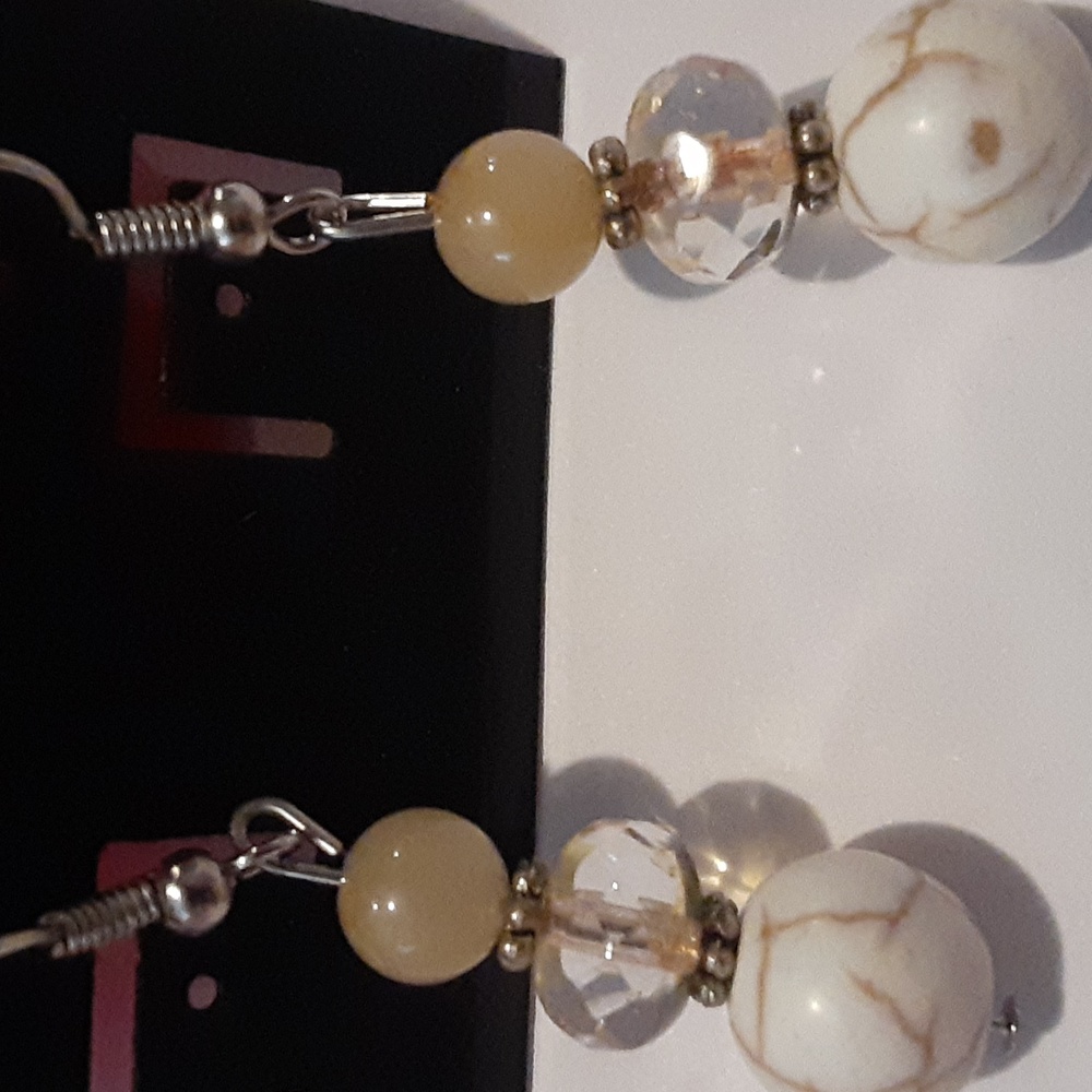 Nwt fish hook dangle earrings colors yellow and white - Picture 2 of 3